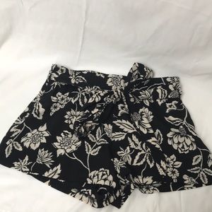 Floral tie belt shorts